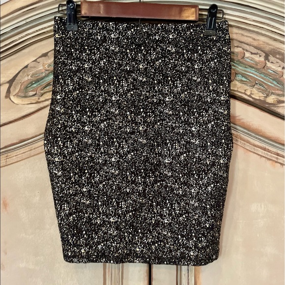 Windsor Black and Gold Skirt Size Small Glitter Bling Ruched Side Super Soft - Picture 3 of 10